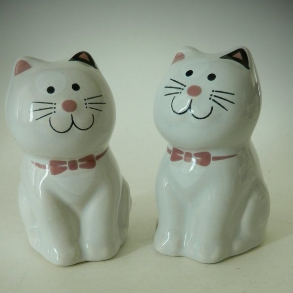 Vintage Cat Ceramic Cozy Cats White Cats Salt And Pepper Shakers - Picture 1 of 4